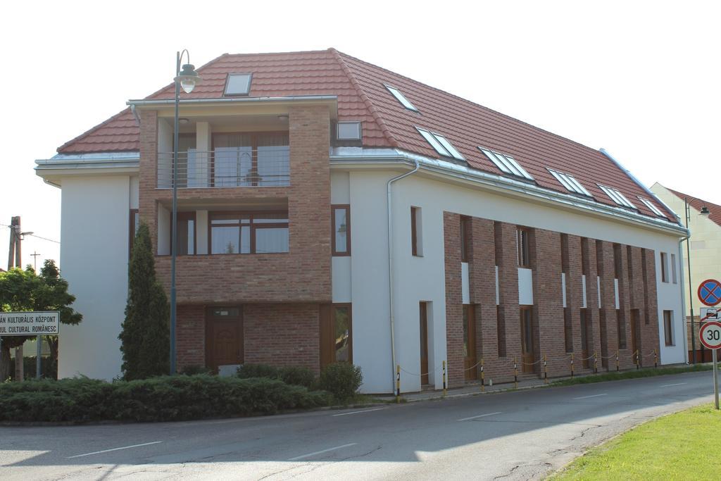 Gyulai Brill Apartman Room photo