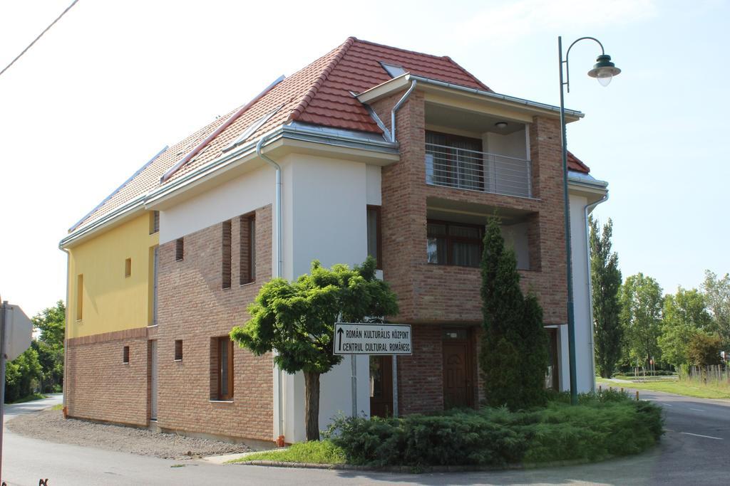 Gyulai Brill Apartman Room photo