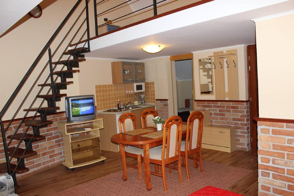 Gyulai Brill Apartman Room photo